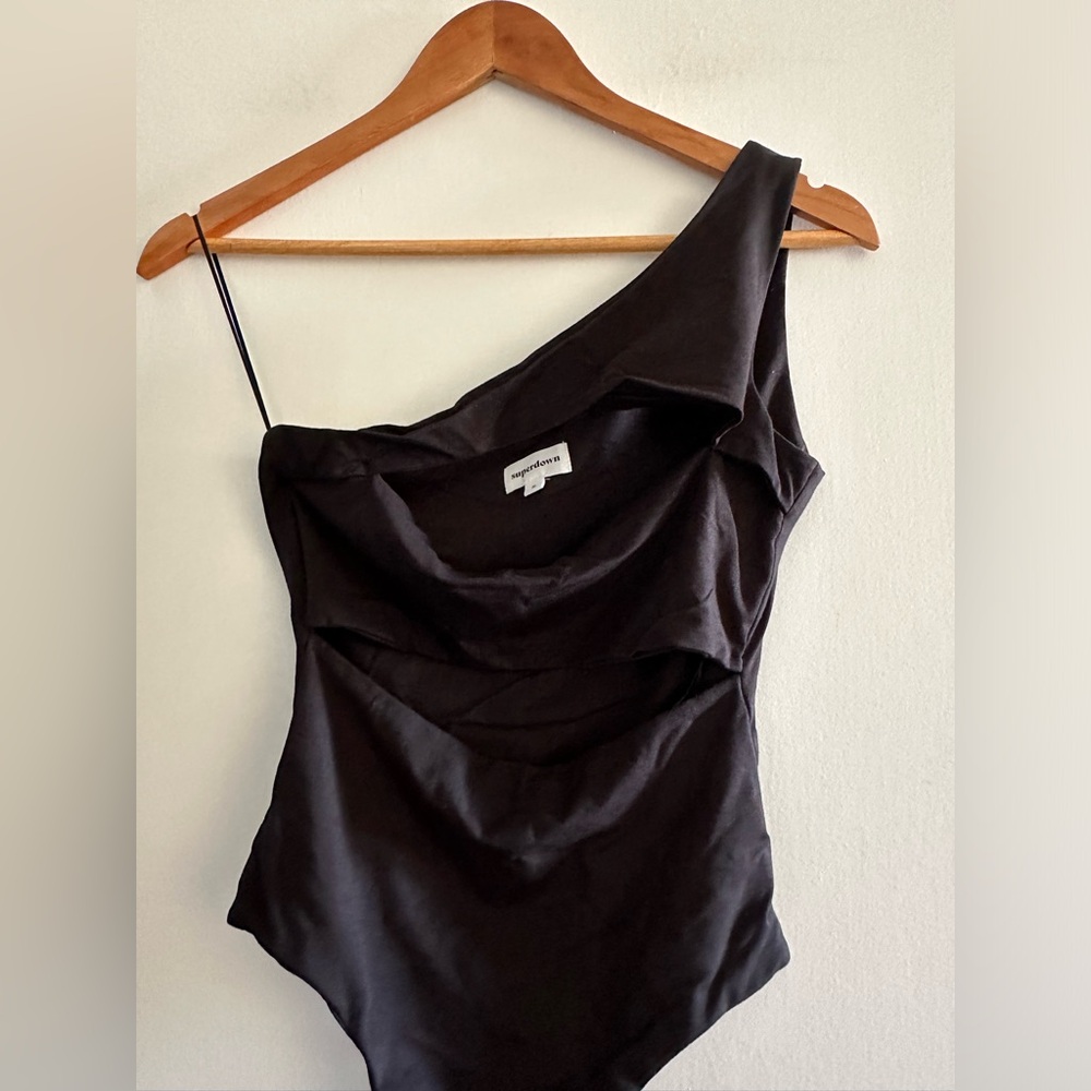 Superdown Black Cut Out One Shoulder Bodysuit Size Small EUC - Picture 3 of 6